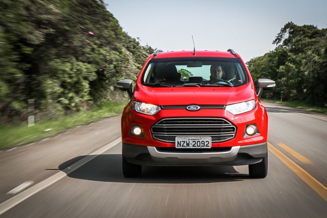 Ford-Ecosport-frente-estrada.jpg
