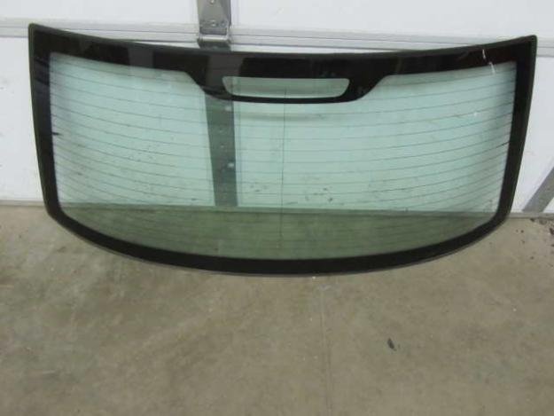 1350250509_446338170_1-Pictures-of--Volvo-s70-parts-oem-back-glass-with-defogger.jpg