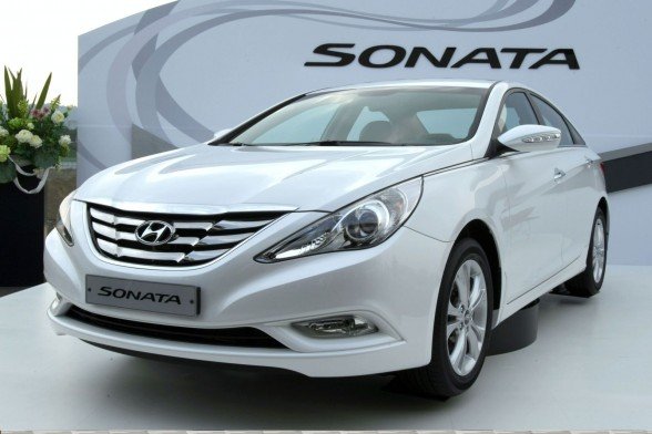 2010-Hyundai-Sonata.jpg