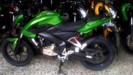 Bajaj-Pulsar-200-NS-gets-the-Ninja-green-color-in-Indonesia.jpg