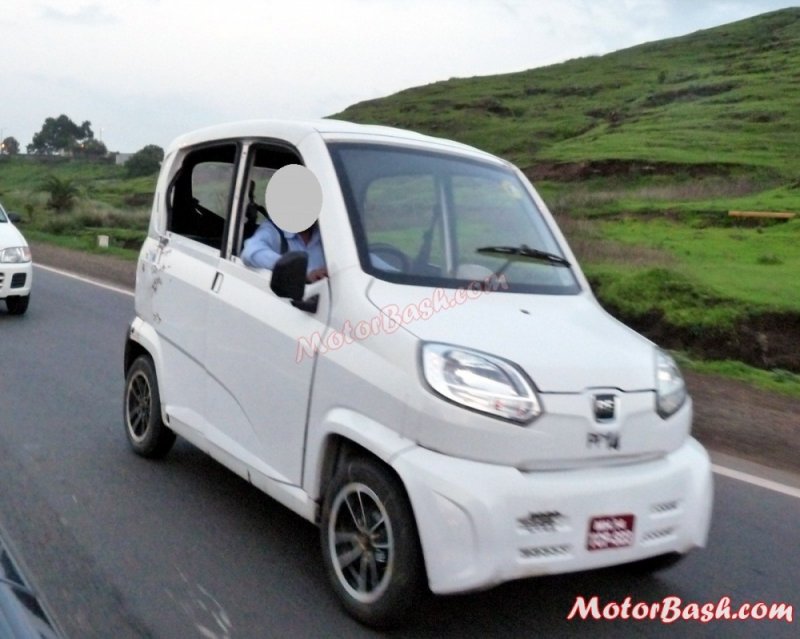 Bajaj-RE60-spied-testing.jpg