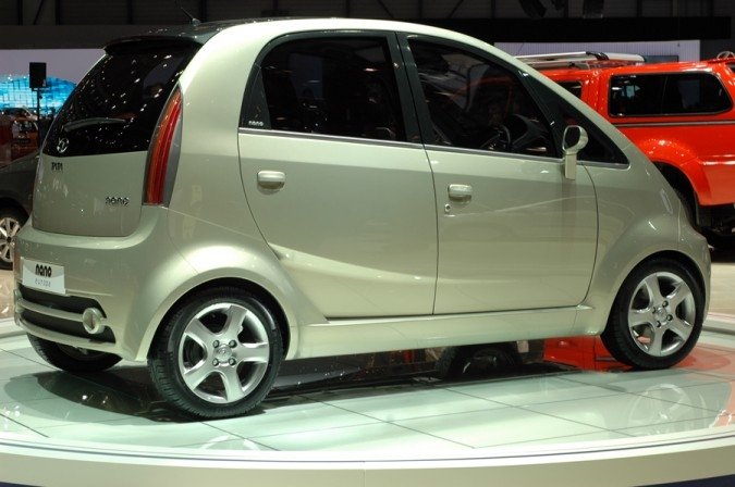 tata-nano-europa-on-display-at-geneva-medium_4.jpg