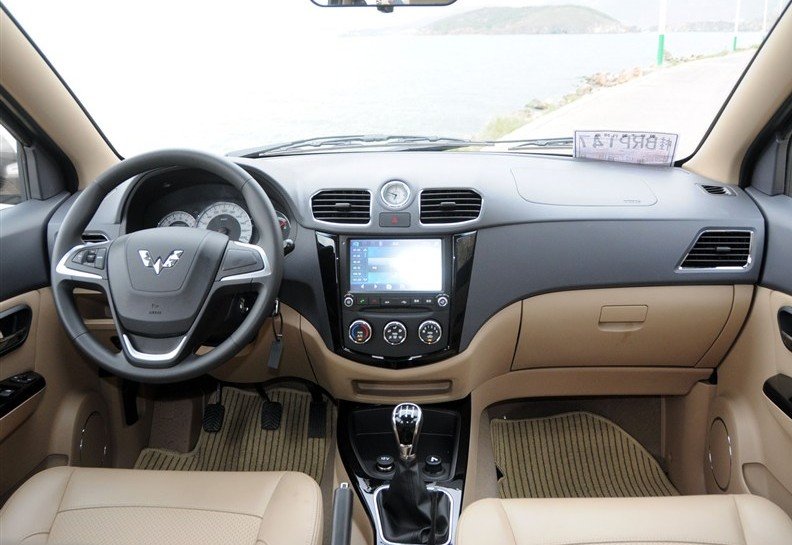 Wuling-Hong-Guang-S-facelift-interiors.jpg