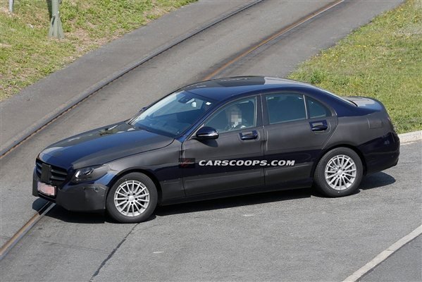 Mercedes-Benz-C-Class-Left-Side-View-19463.jpg