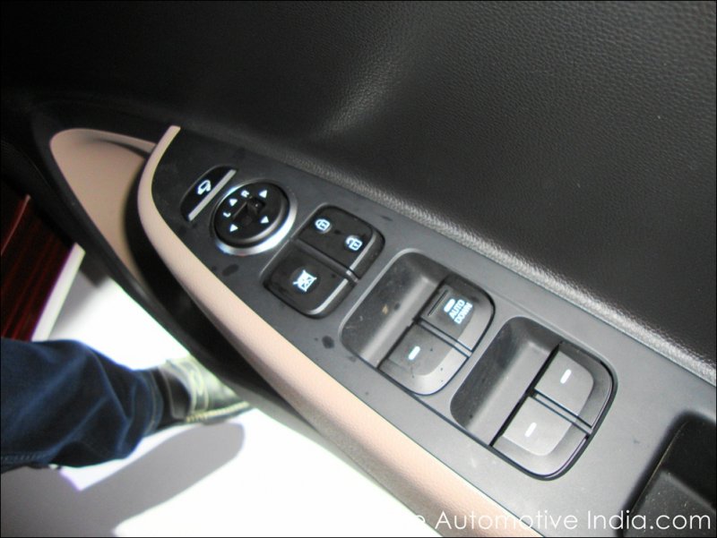 Hyundai-Grand-i10-Pictures-Review-22.JPG